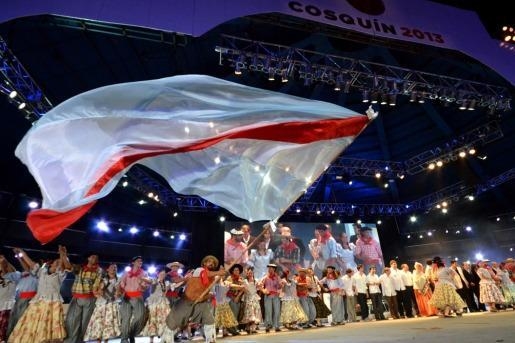 León Gieco y los dúos marcaron el paso de la cuarta noche