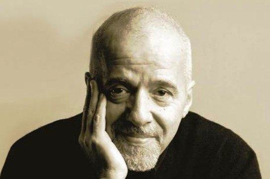 Paulo Coelho ofrece comprar "The Interview"