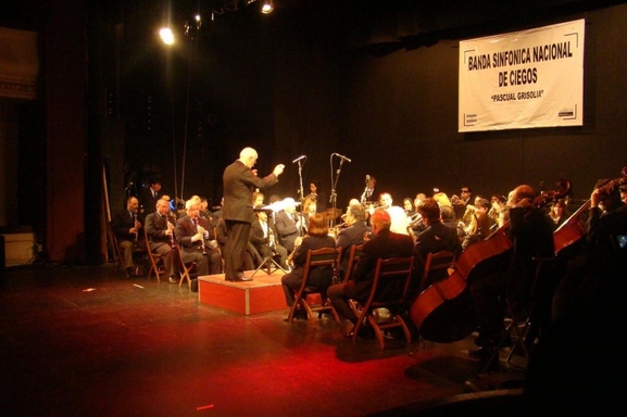 La Banda Sinfónica Nacional de Ciegos cierra el 2013 en el Centro Asturiano