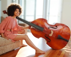 Esperanza Spalding desembarca en los escenarios porteños