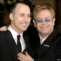 ¡Elton John fue papá!