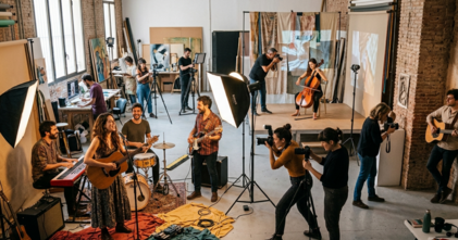 Casting artistas emergentes para participar en sesiones musicales y exposiciones artísticas