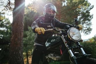 Se buscan chicos de 18 años que manejen moto para un largometraje en buenos aires. 