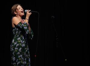 Se busca cantante femenina mayores de edad para grabar en Buenos Aires un disco que cuente una historia de amor en siete canciones