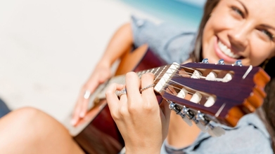 Casting actrices de 45 a 55 años que toquen bien la guitarra