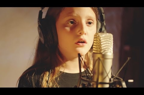 Rafaela cantando Ave Maria 
